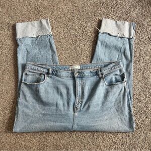 Abercrombie & Fitch The 90's Straight Ultra High Rise Light Wash Denim Jeans 35